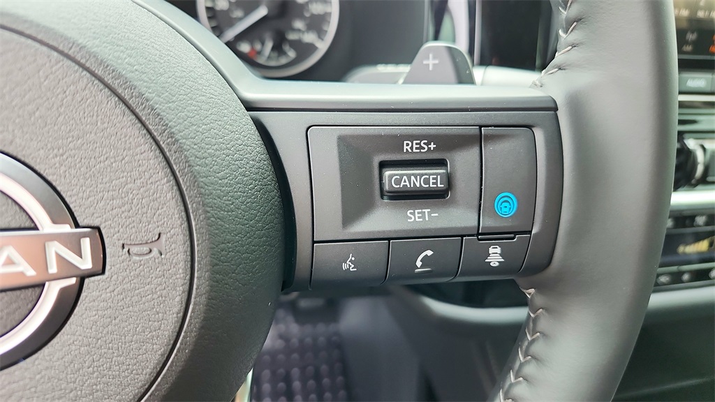 Vehicle image 32 of 35