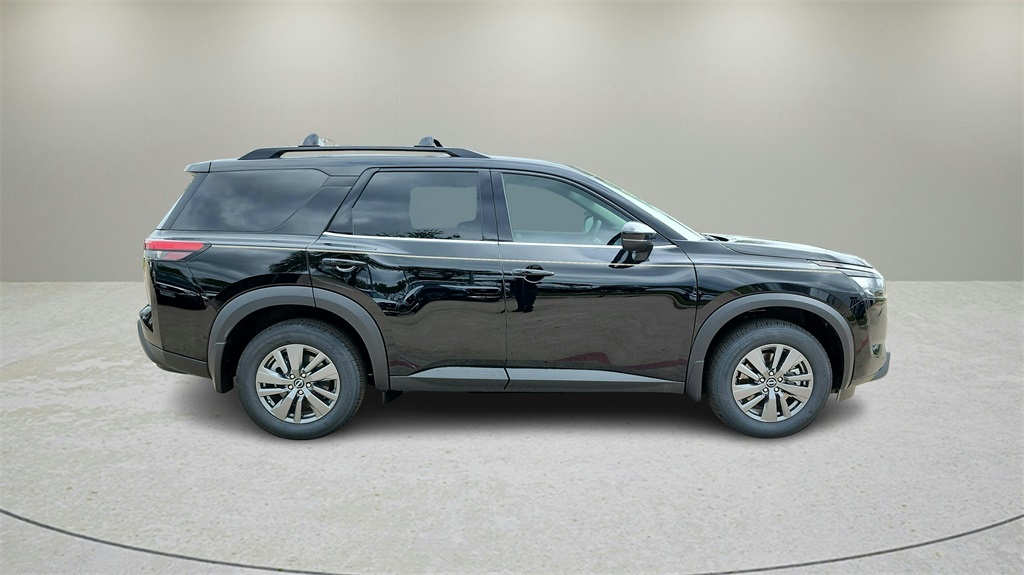 Vehicle image 4 of 35