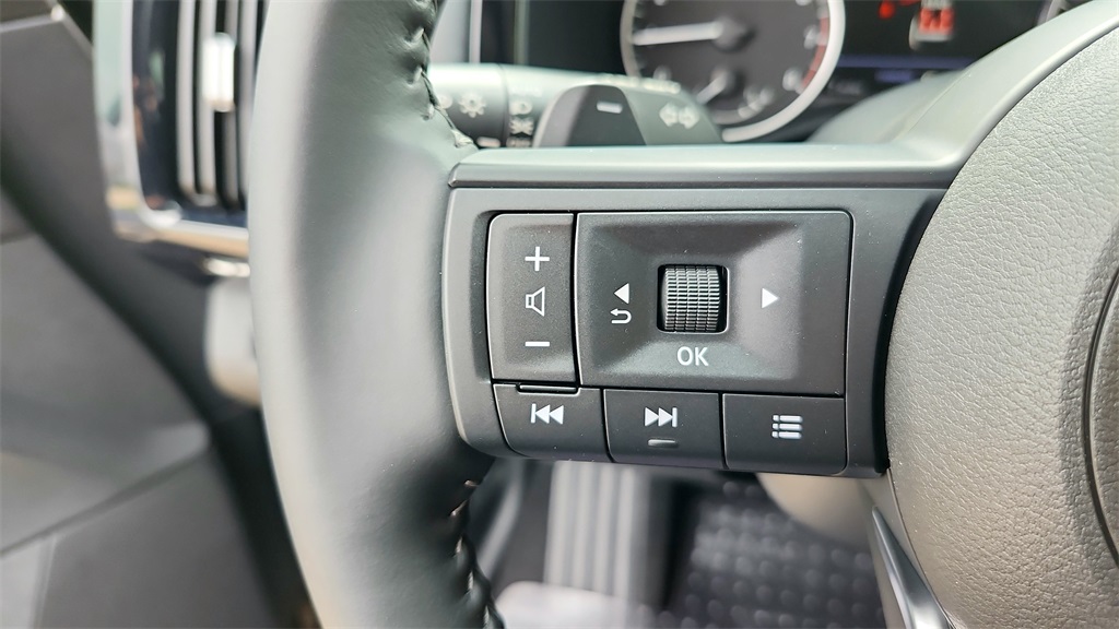 Vehicle image 28 of 35