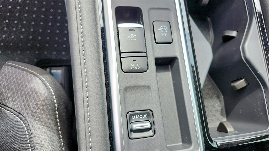 Vehicle image 25 of 35