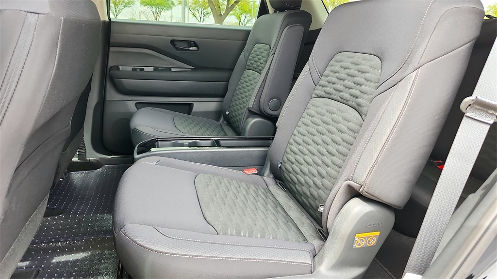 Vehicle image 12 of 35