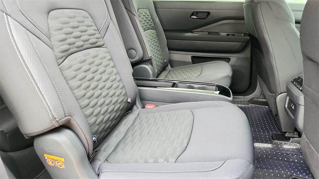 Vehicle image 9 of 35