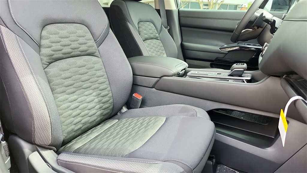 Vehicle image 11 of 35