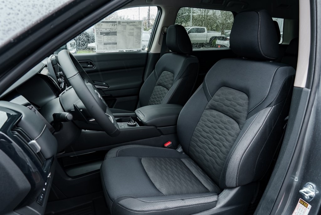 2025 Nissan Pathfinder SV Image 15 of 29