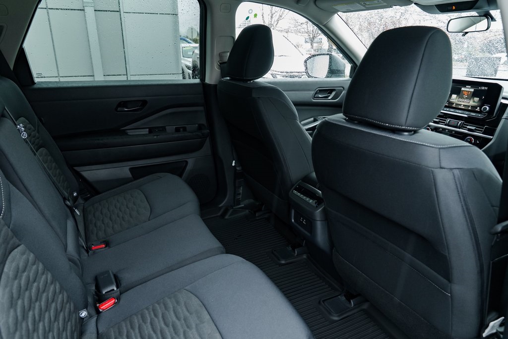 2025 Nissan Pathfinder SV Image 12 of 29