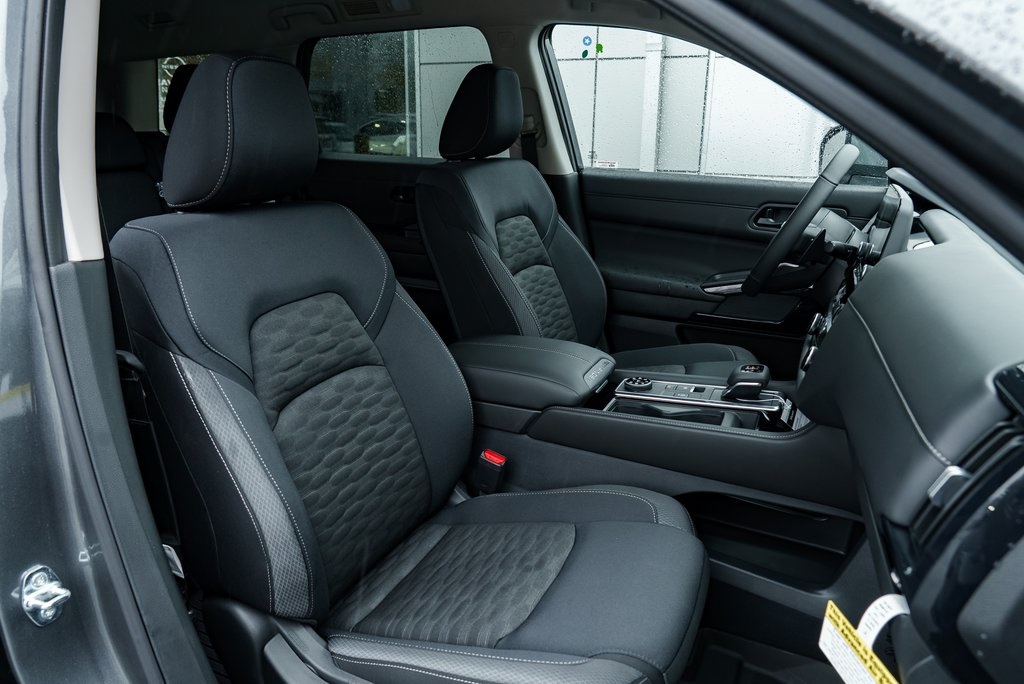2025 Nissan Pathfinder SV Image 13 of 29
