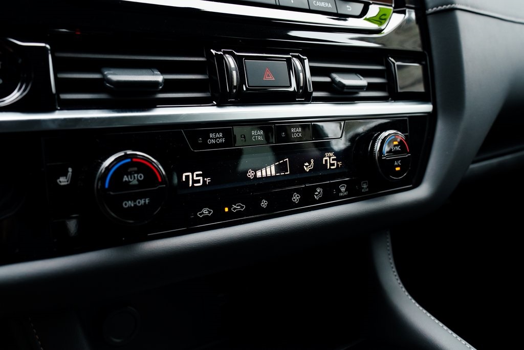 2025 Nissan Pathfinder SV Image 28 of 29