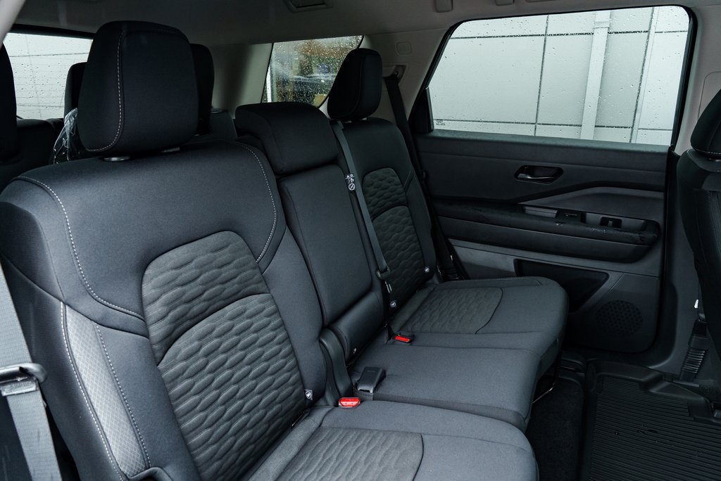 2025 Nissan Pathfinder SV Image 11 of 29