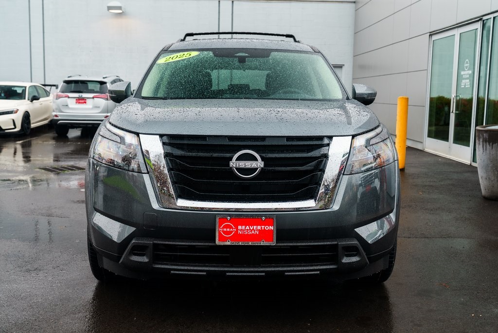 2025 Nissan Pathfinder SV Image 2 of 29