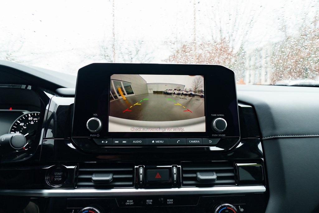 2025 Nissan Pathfinder SV Image 23 of 29