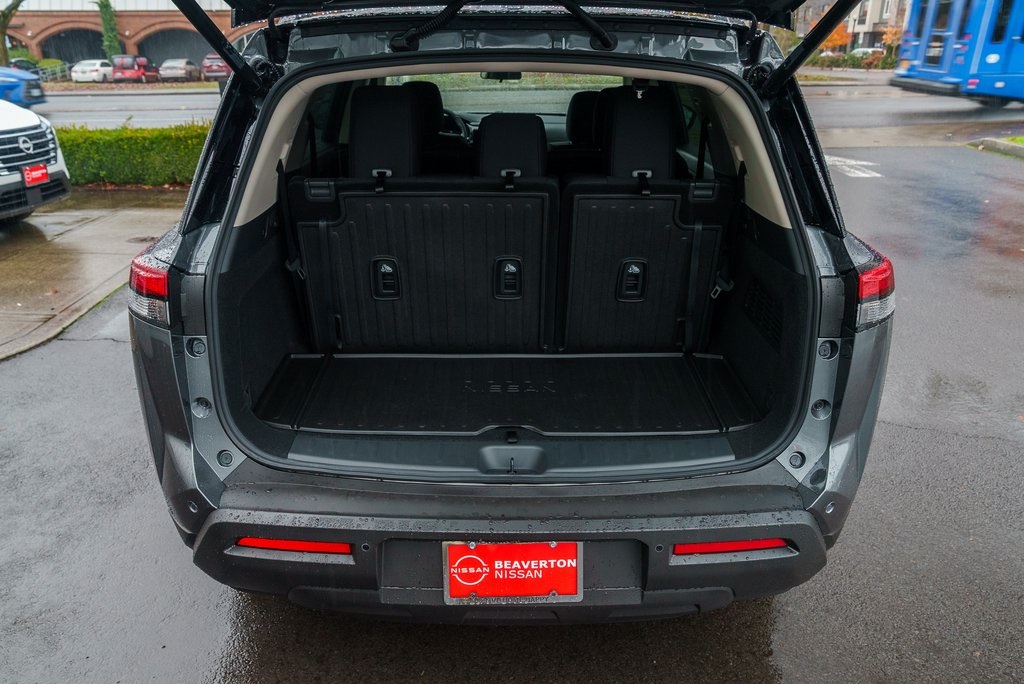 2025 Nissan Pathfinder SV Image 10 of 29