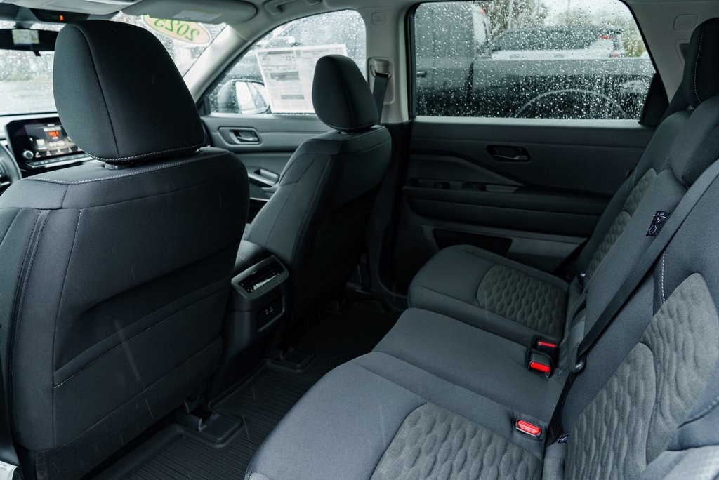 2025 Nissan Pathfinder SV Image 16 of 29