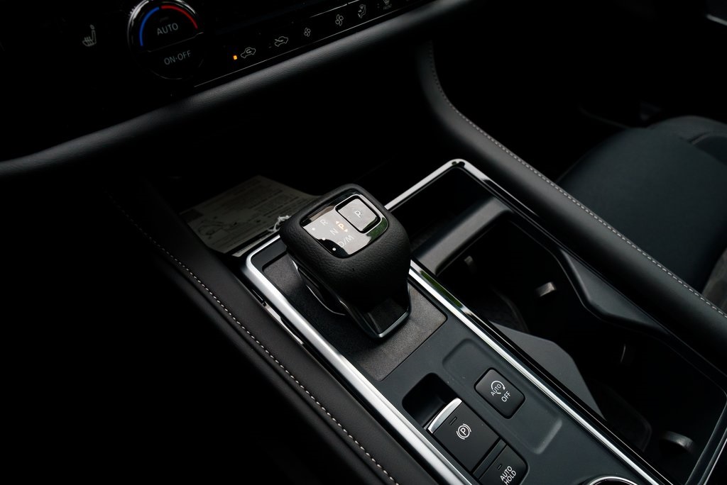 2025 Nissan Pathfinder SV Image 25 of 29