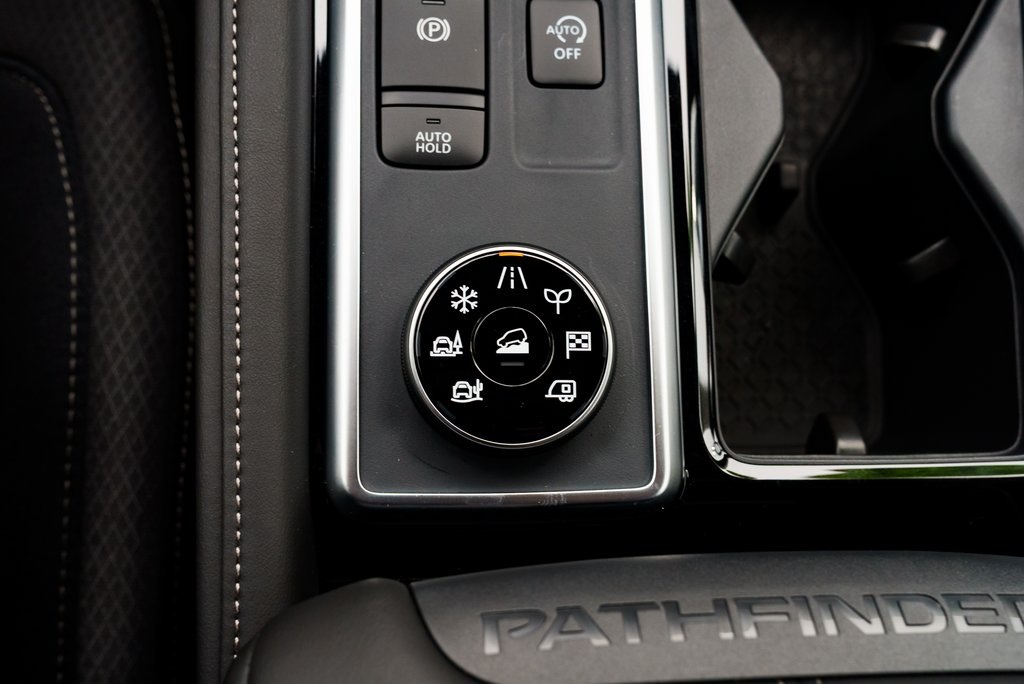 2025 Nissan Pathfinder SV Image 26 of 29