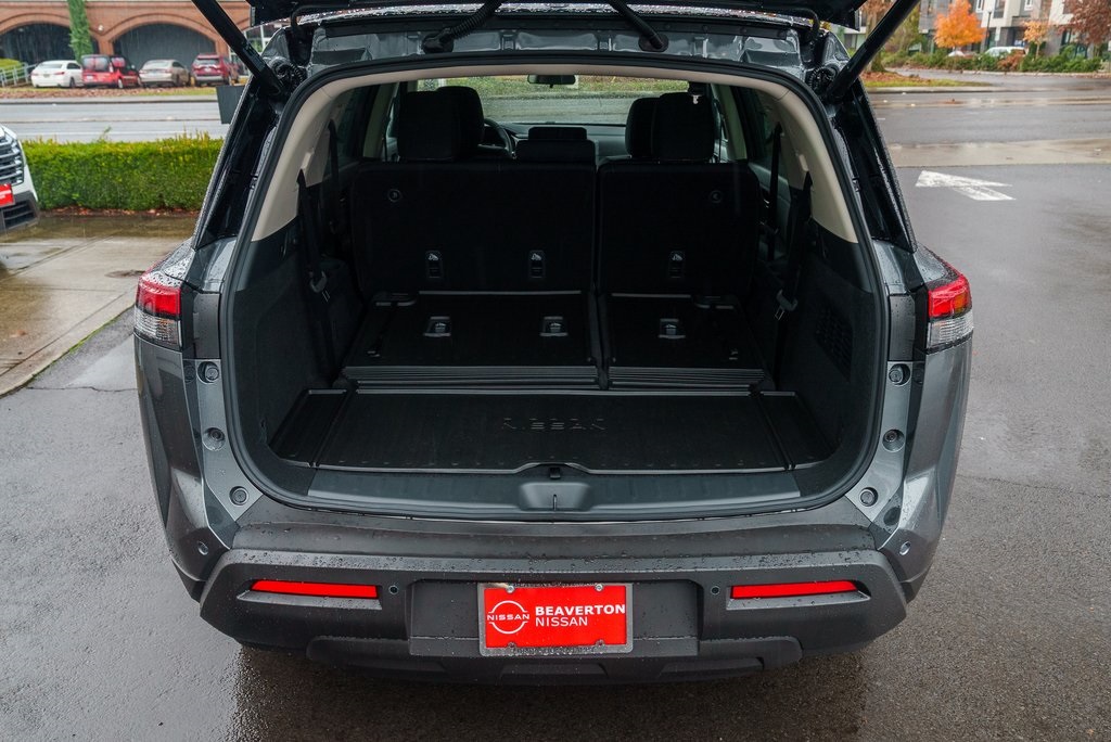 2025 Nissan Pathfinder SV Image 9 of 29