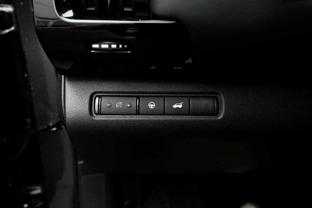 2025 Nissan Pathfinder SV Image 27 of 29