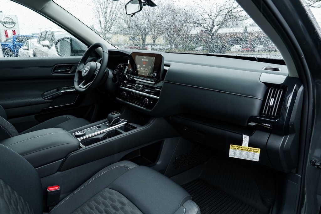 2025 Nissan Pathfinder SV Image 21 of 29