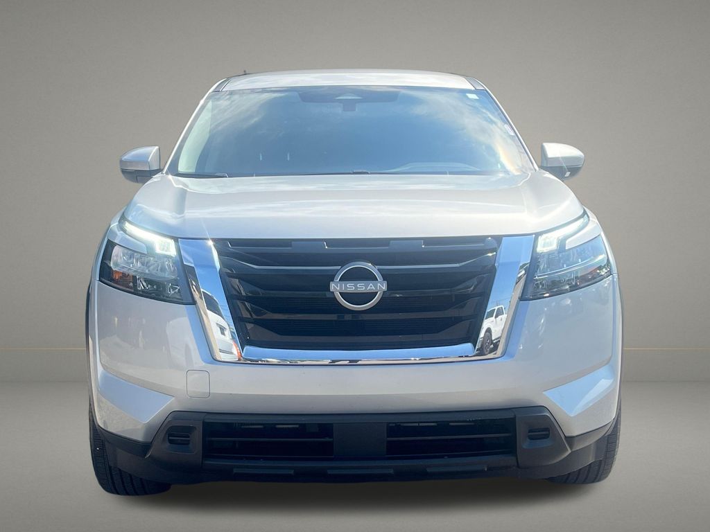2025 Nissan Pathfinder SV Image 3 of 34