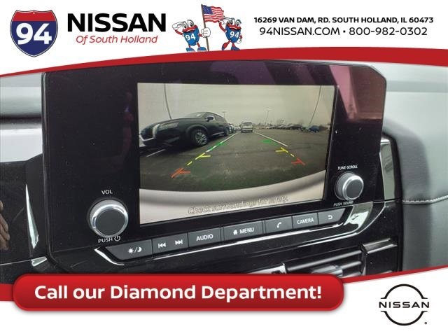 Vehicle image 17 of 21