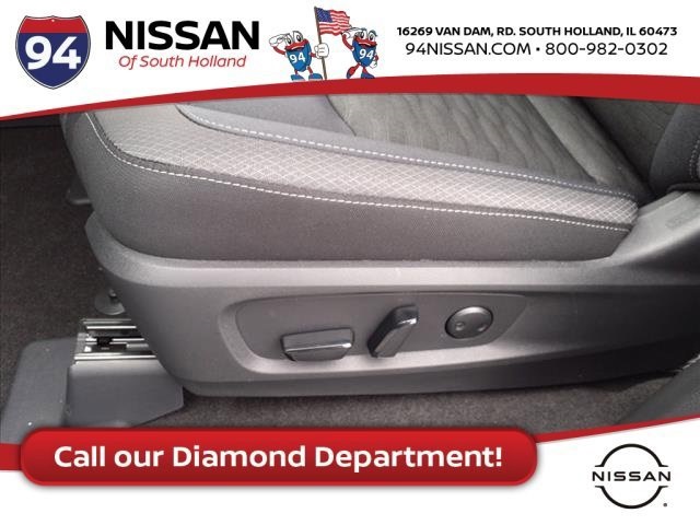 Vehicle image 13 of 21