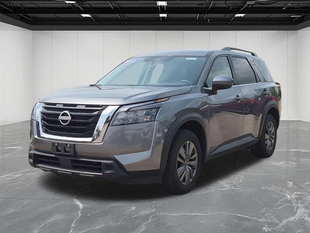 2025 Nissan Pathfinder SV Image 1 of 150