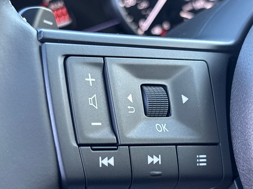 2025 Nissan Pathfinder SV Image 26 of 42