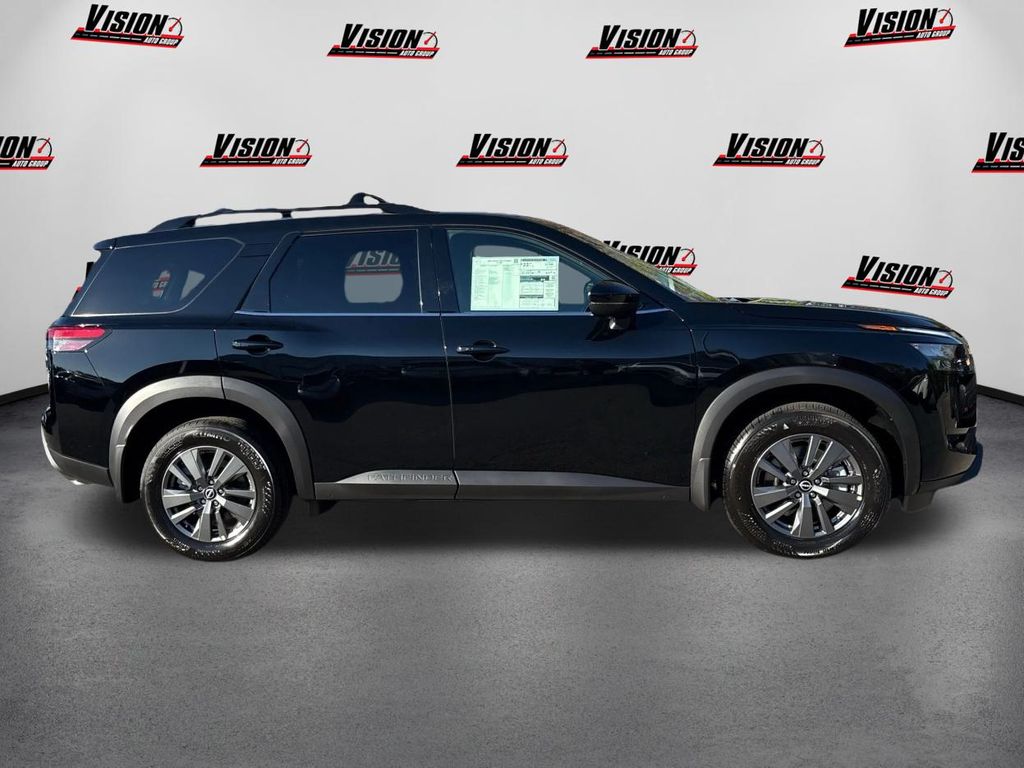 2025 Nissan Pathfinder SV Image 6 of 42
