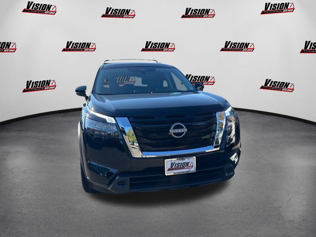 2025 Nissan Pathfinder SV Image 4 of 42