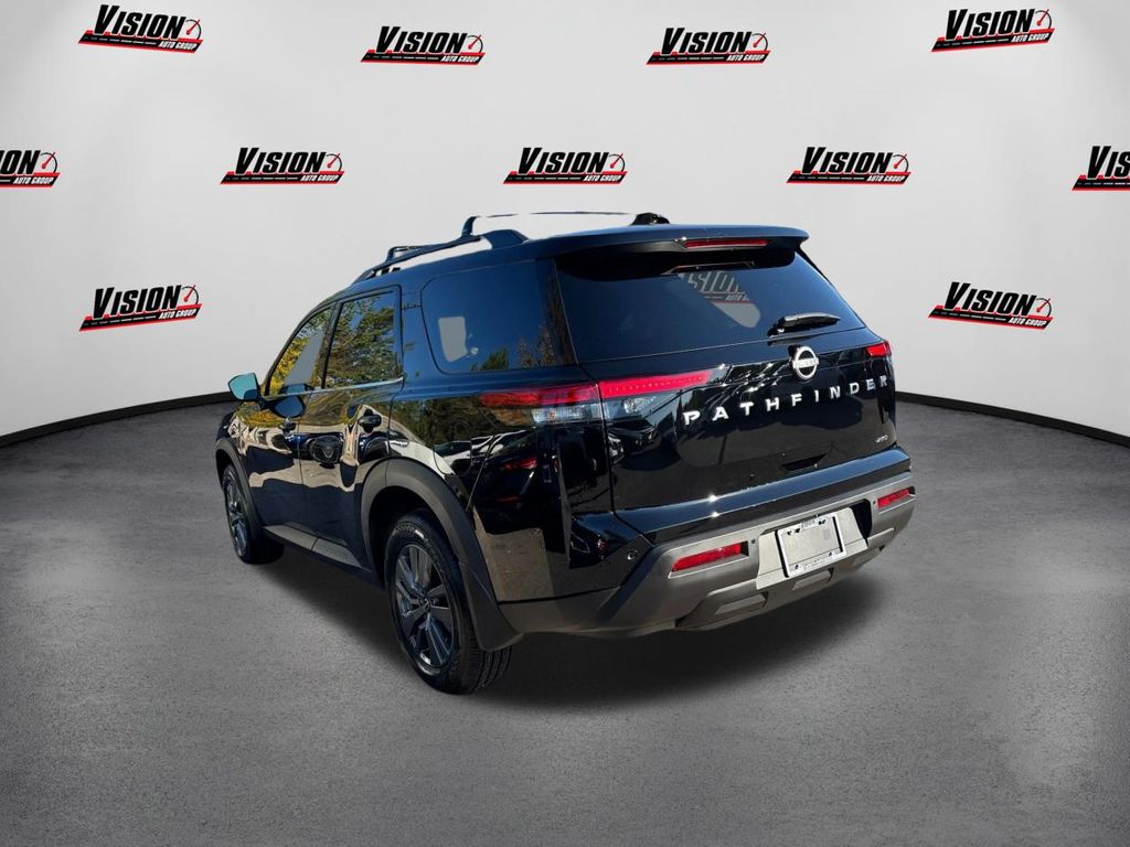 2025 Nissan Pathfinder SV Image 9 of 42