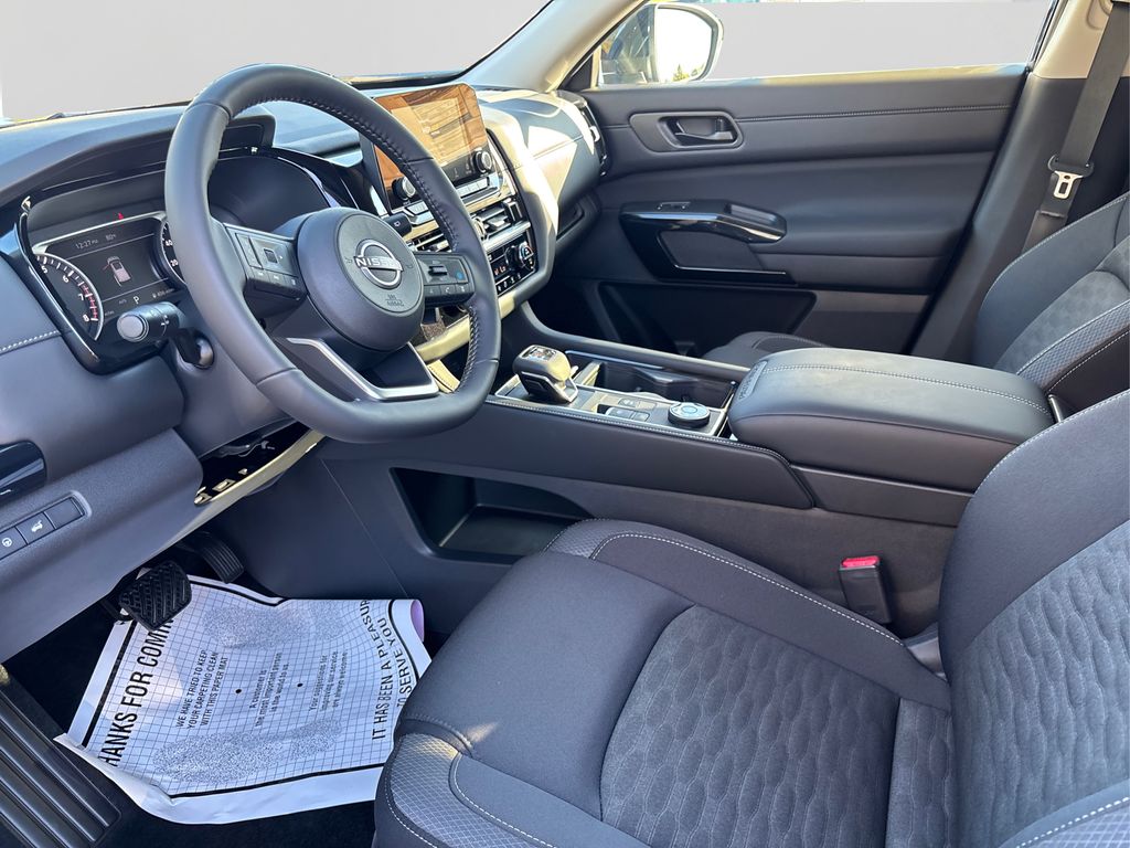 2025 Nissan Pathfinder SV Image 40 of 42