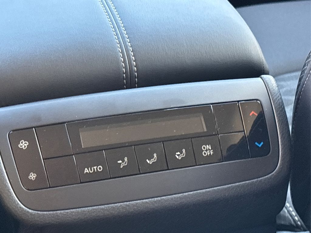 2025 Nissan Pathfinder SV Image 34 of 42