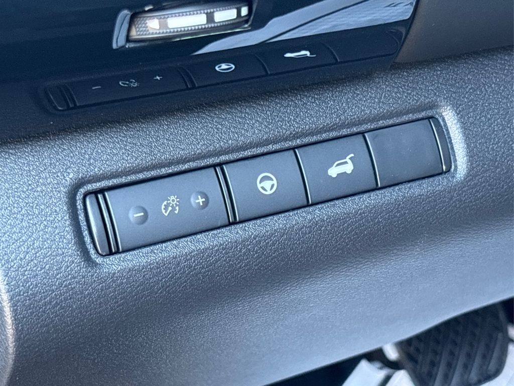 2025 Nissan Pathfinder SV Image 39 of 42