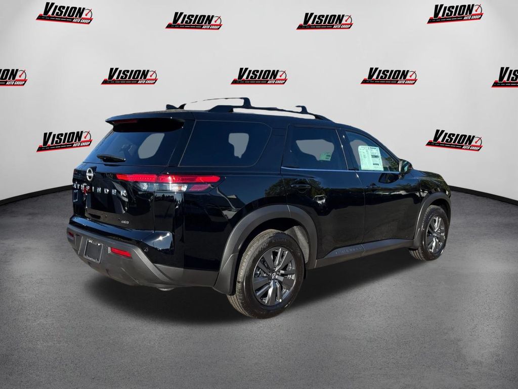2025 Nissan Pathfinder SV Image 7 of 42
