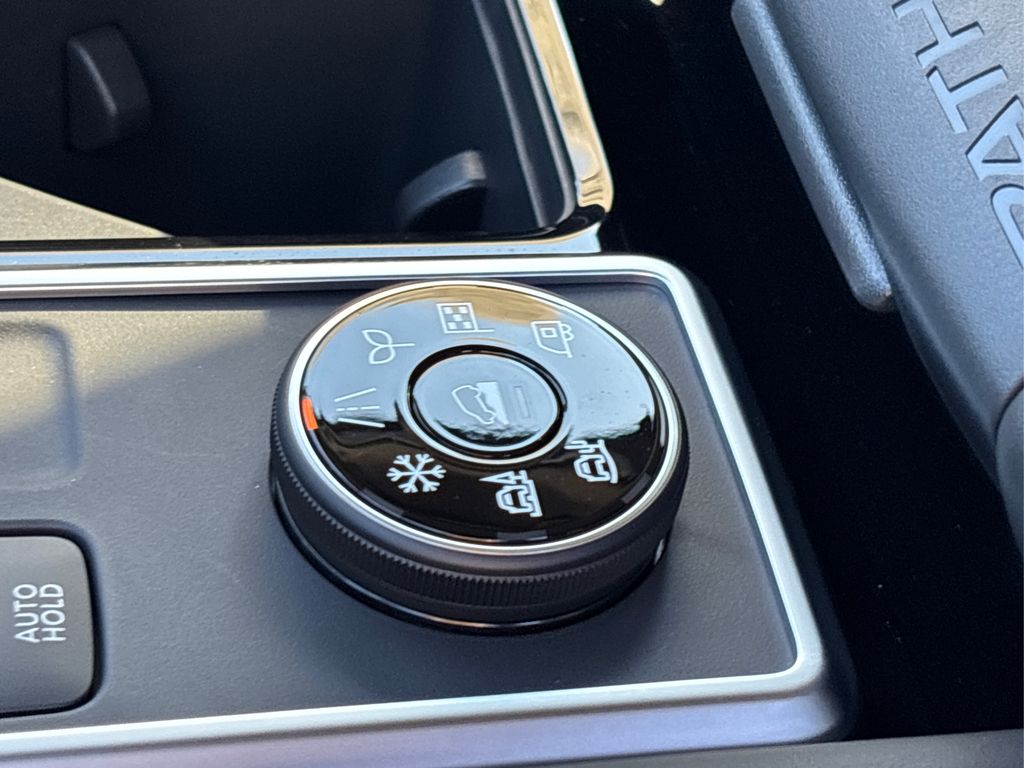 2025 Nissan Pathfinder SV Image 36 of 42