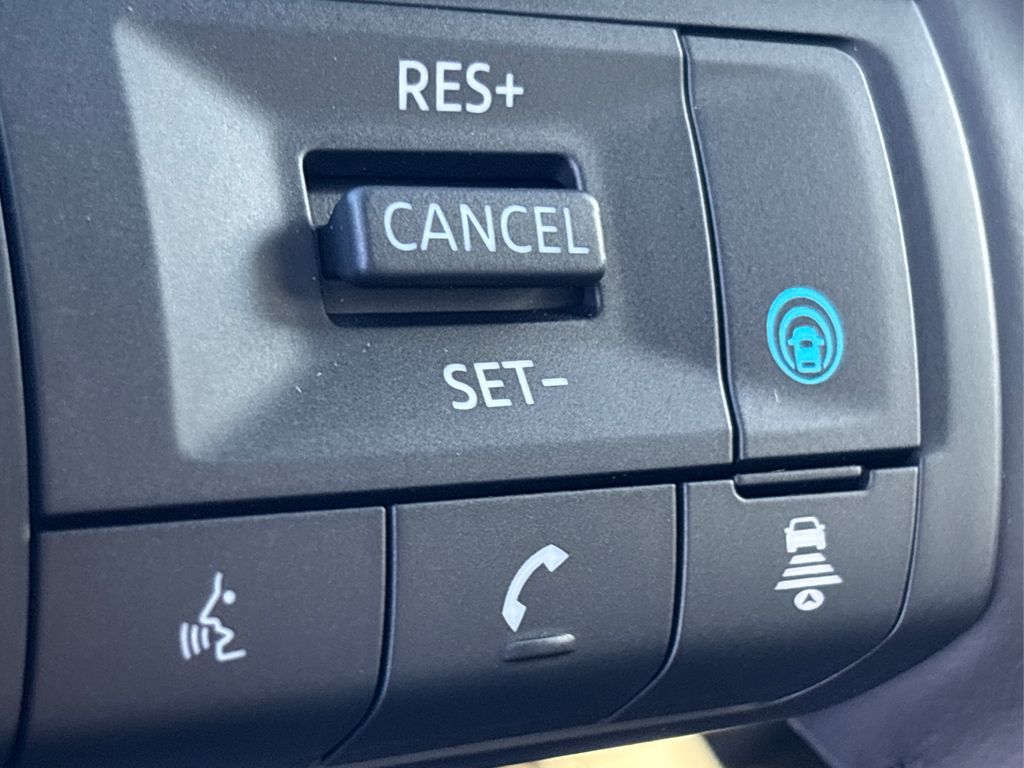 2025 Nissan Pathfinder SV Image 35 of 42