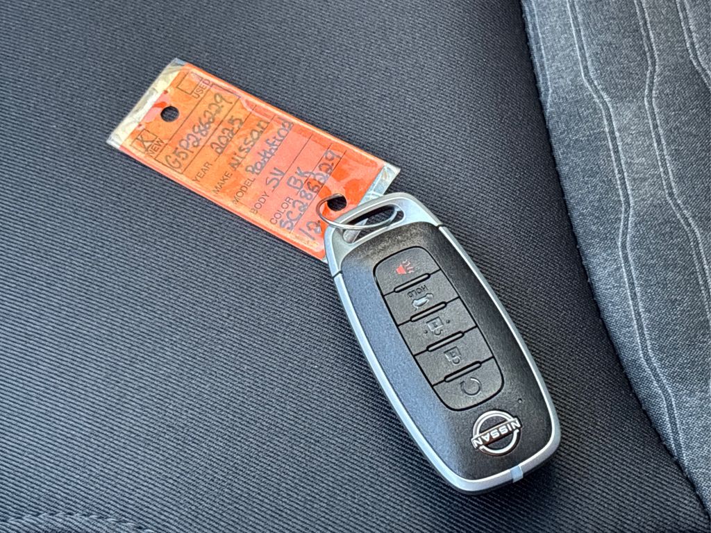 2025 Nissan Pathfinder SV Image 27 of 42