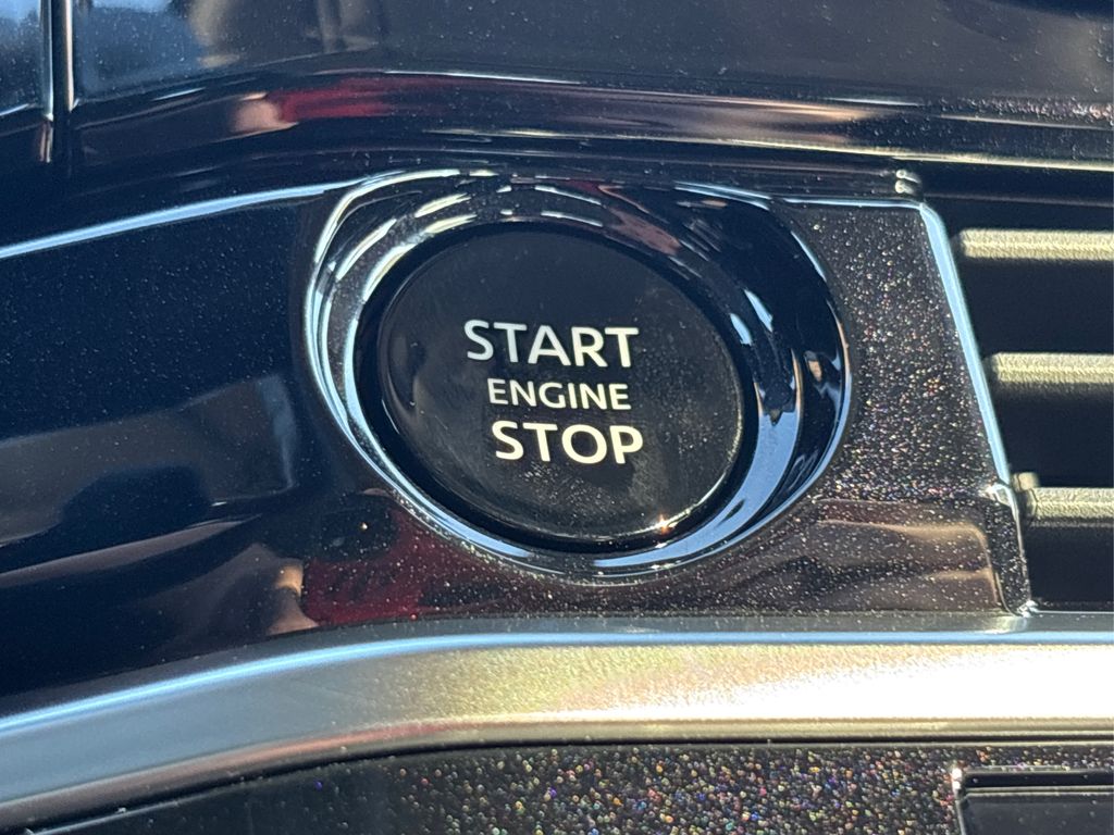 2025 Nissan Pathfinder SV Image 17 of 42