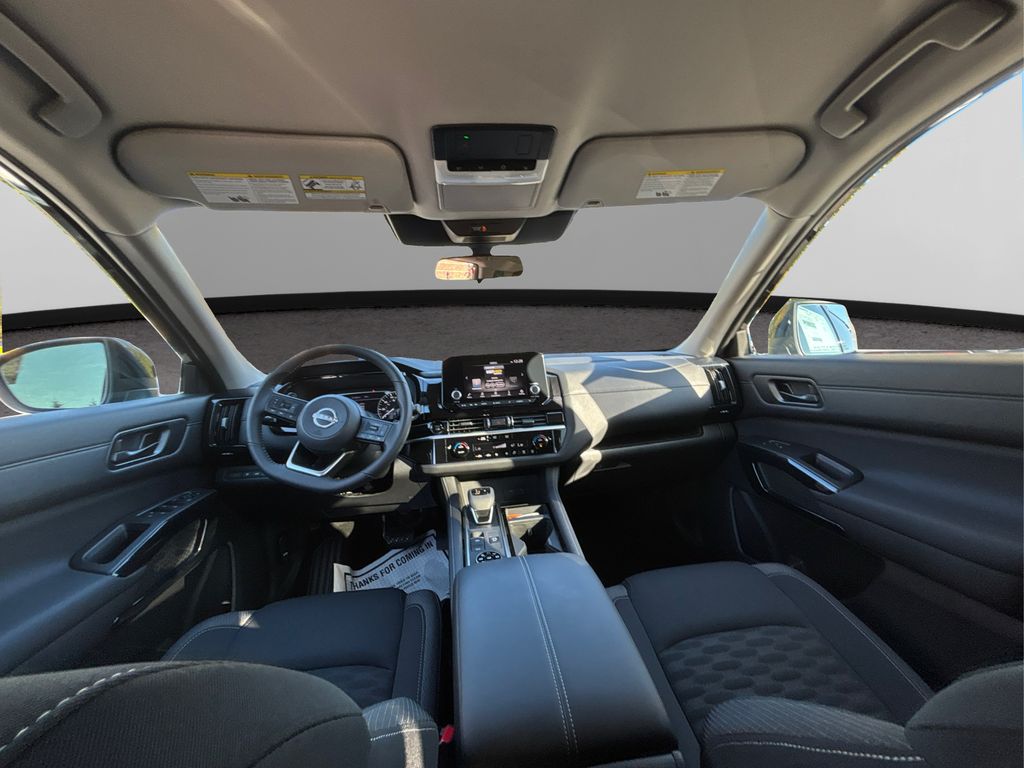 2025 Nissan Pathfinder SV Image 15 of 42