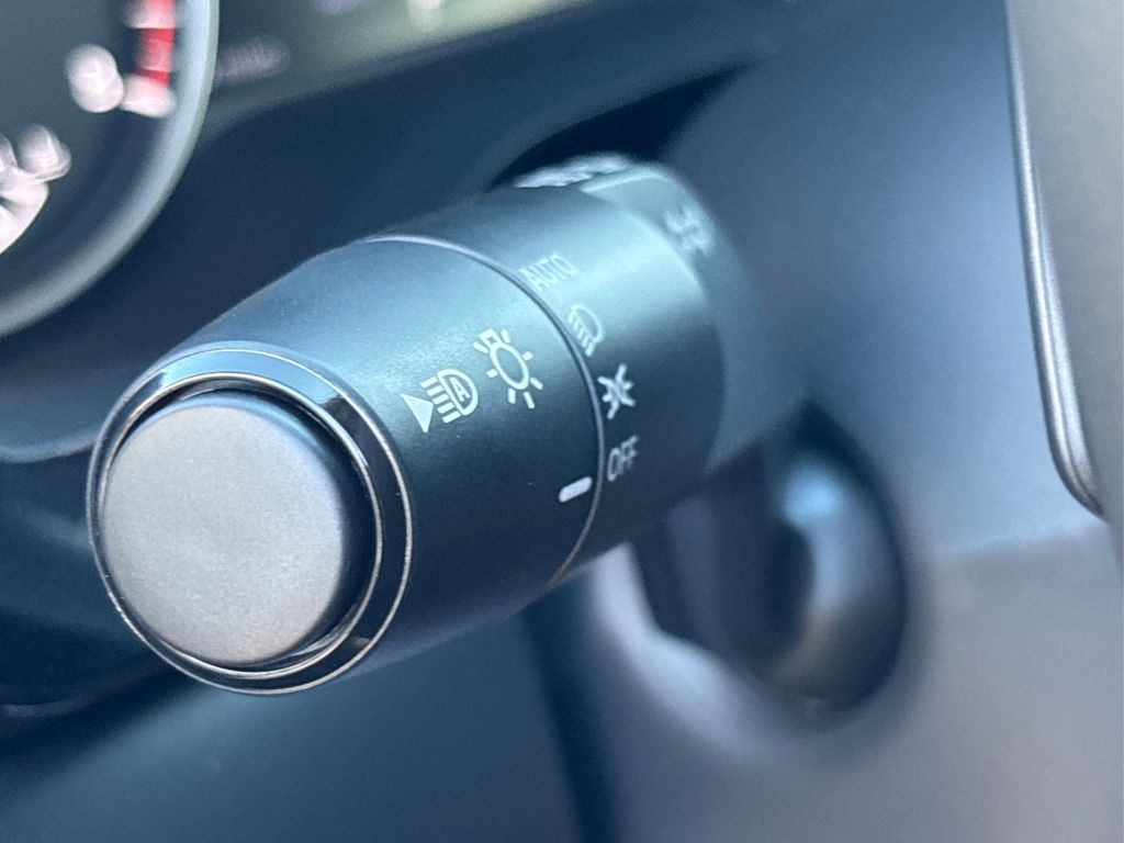 2025 Nissan Pathfinder SV Image 37 of 42