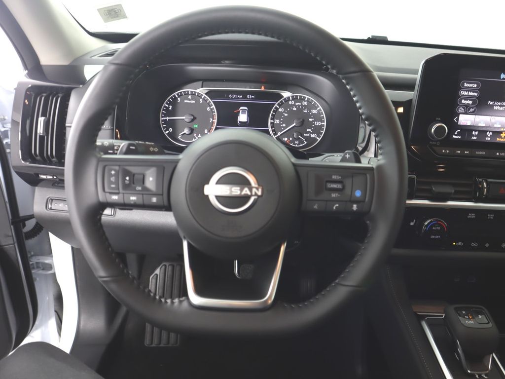 Vehicle image 13 of 33