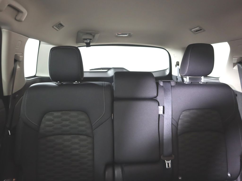 Vehicle image 31 of 33