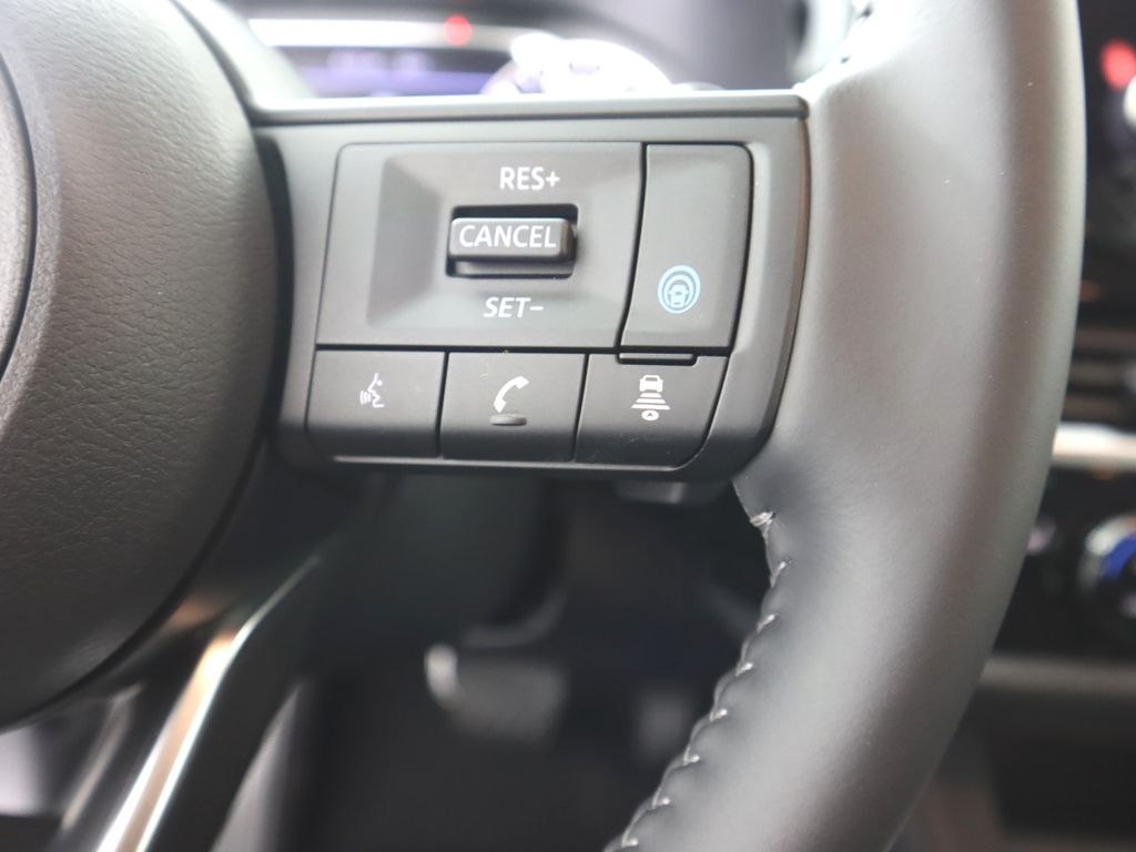 Vehicle image 18 of 33