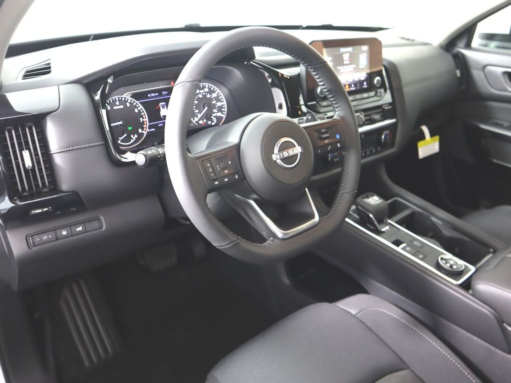 Vehicle image 12 of 33