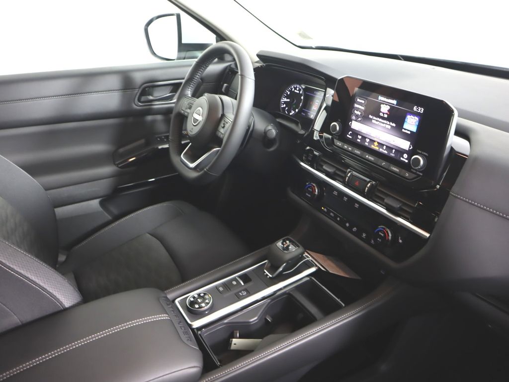 Vehicle image 29 of 33