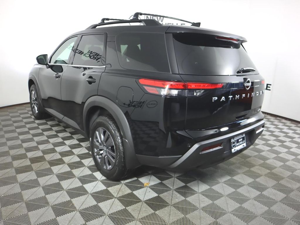 Vehicle image 6 of 33