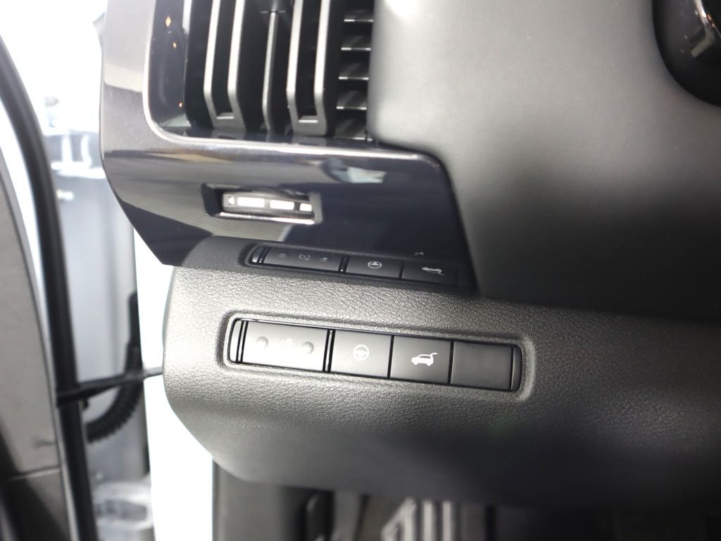 Vehicle image 20 of 33