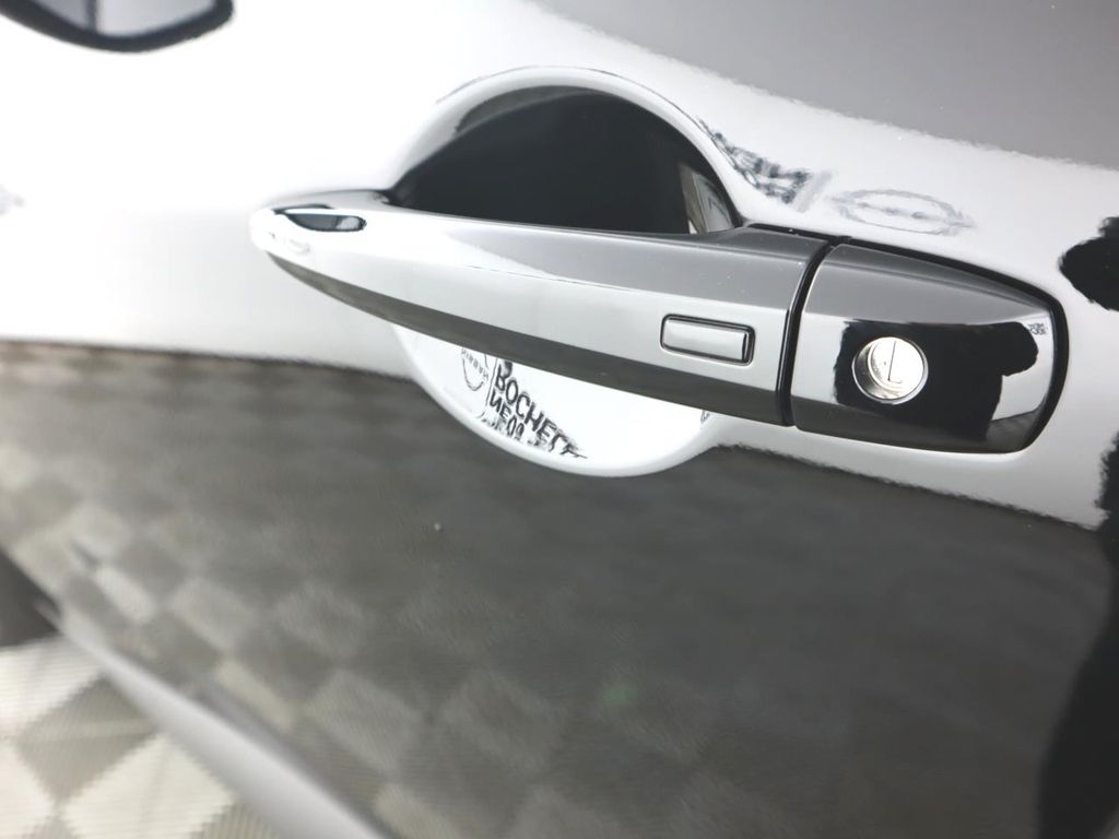 Vehicle image 9 of 33