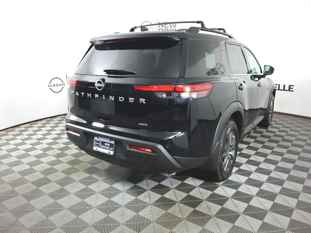 Vehicle image 8 of 33