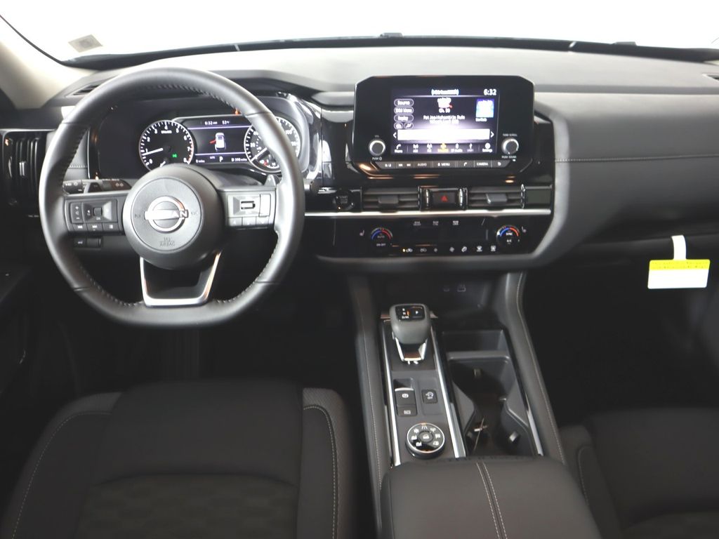 Vehicle image 26 of 33