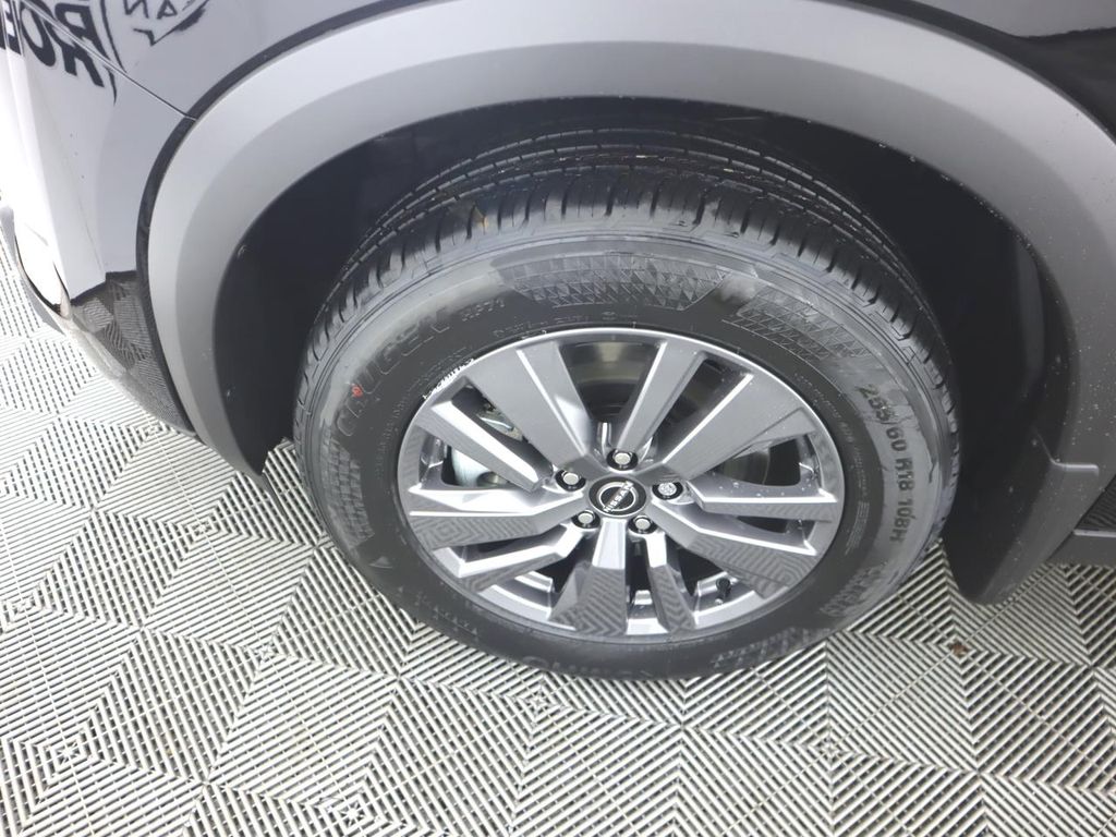 Vehicle image 11 of 33